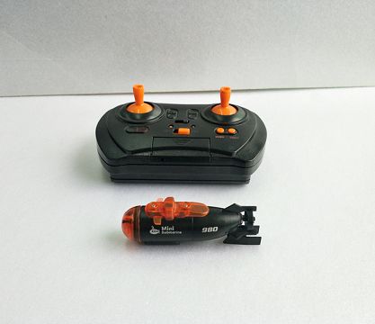 Remote-controlled microsubmarine