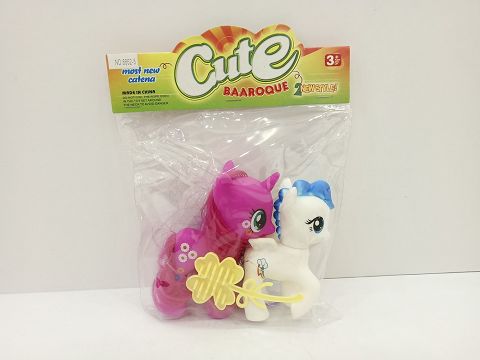 Two polly ponies with four-leaf combs