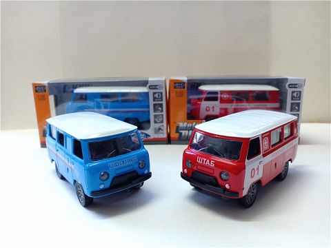 1:32合金俄文巴士警车回力开门单只庄