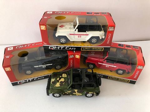 1:32牧马人敞逢合金回力军+俄文车,2开门，前内灯带声光（开窗盒,1款各1色混装）