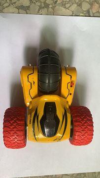 Three wheeled stunt car
